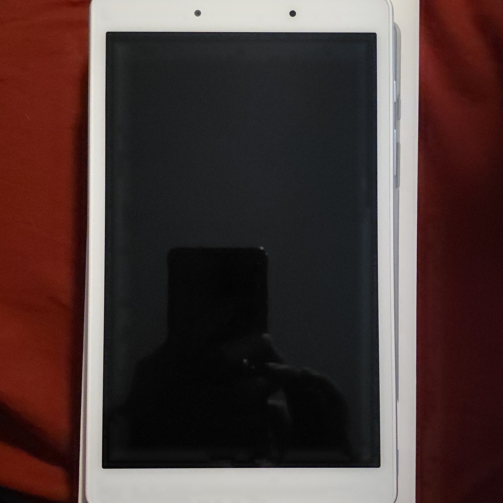 Samsung Galaxy Tab A 8.0" (2019) Wi-Fi tablet in silver. - Picture 5 of 9